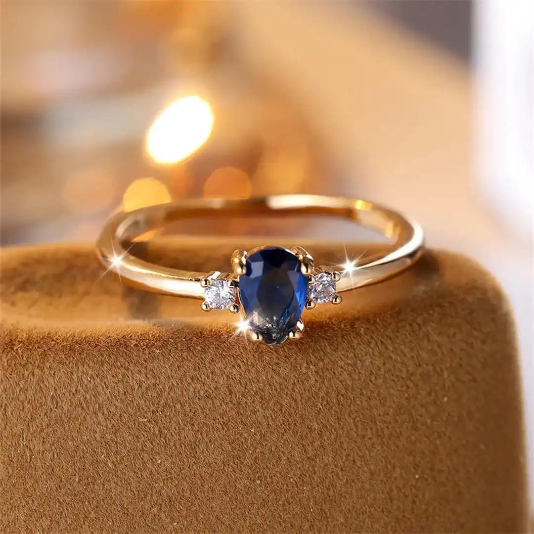 Bague Royale Saphir Taille Poire Minimaliste
