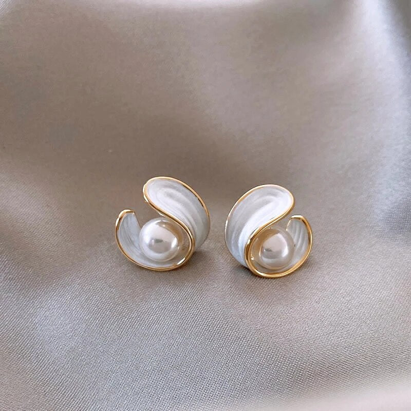 Boucles d'oreilles Éclat™ | Perles dorées et émail blanc