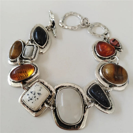 Bracelet vintage en argent vieilli 925 avec pierres précieuses incrustées.