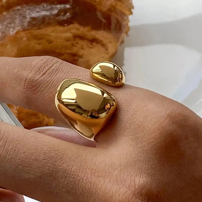 Bague Minimaliste Courbe Dorée