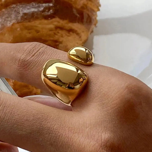 Bague Minimaliste Courbe Dorée