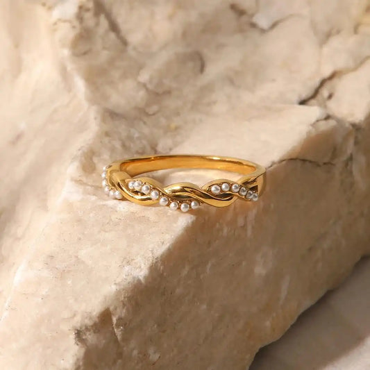 Bague Empilable Dorée Torsadée à Perle