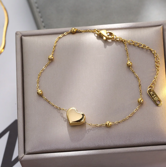 Bracelet plaqué or 18 carats avec un coeur solide unique et des perles