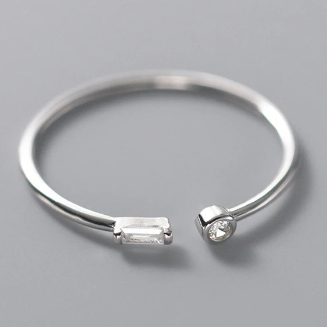 Adjustable 925 silver ring with beautiful zirconium stones