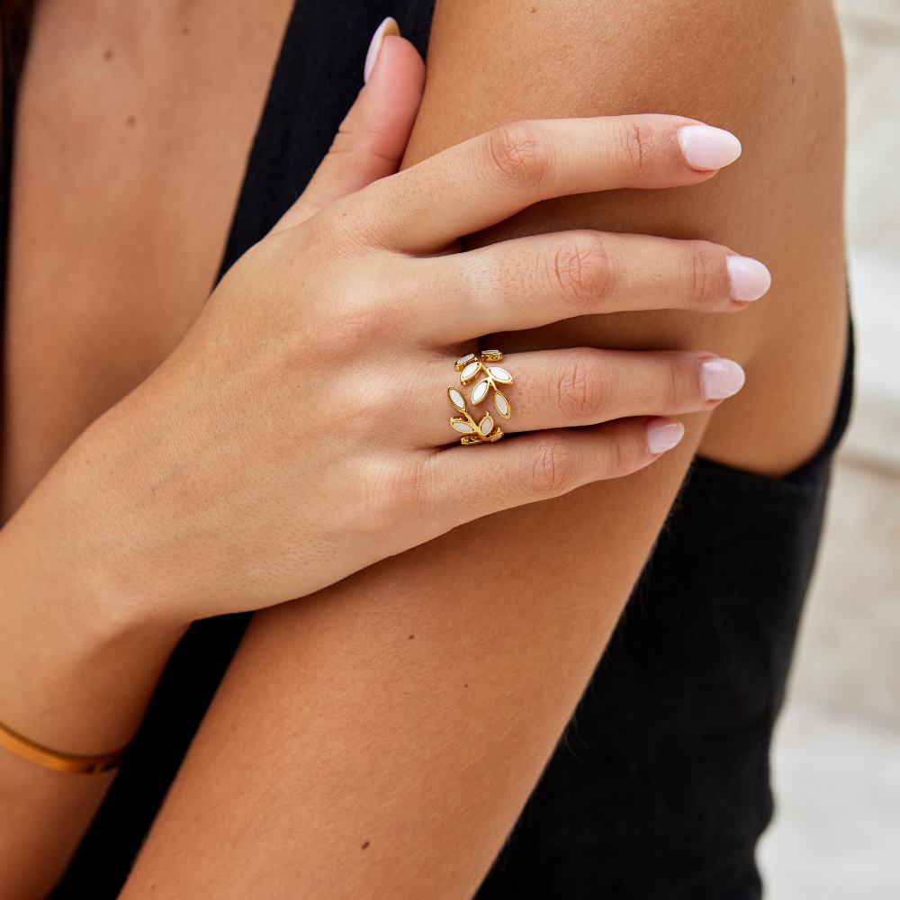 Serene – Bague feuille dorée