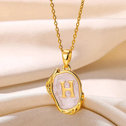 Collier océan plaqué or 18 carats avec initiales au fond de la mer