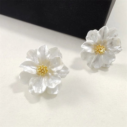 Fleur Éclat™ | Boucles d'oreilles chic en acrylique