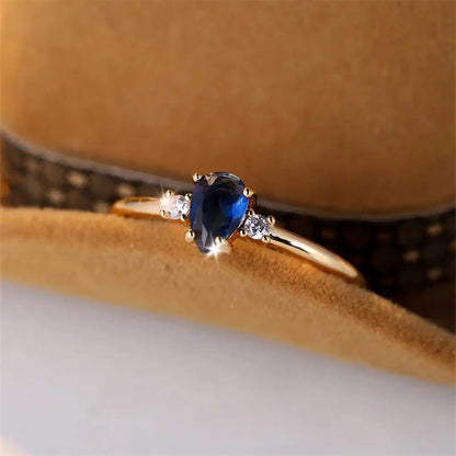 Bague Royale Saphir Taille Poire Minimaliste