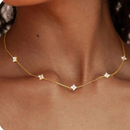 Collier Fleur Incrustée Zircone