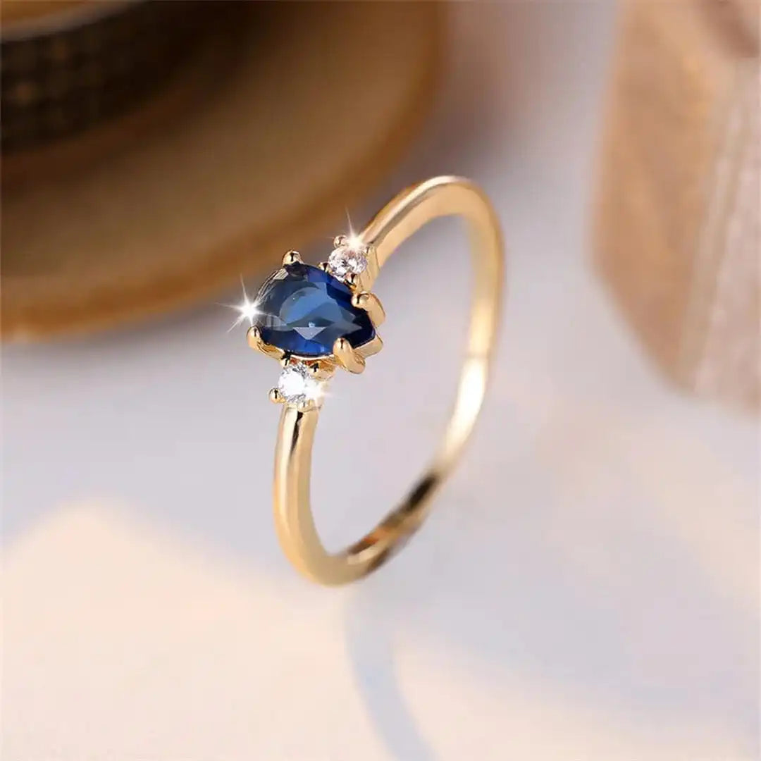 Bague Royale Saphir Taille Poire Minimaliste