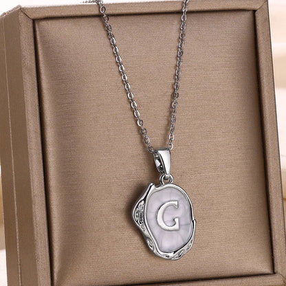 Collier océan plaqué or 18 carats avec initiales au fond de la mer