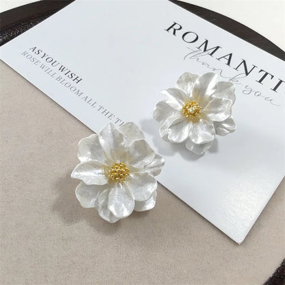 Fleur Éclat™ | Boucles d'oreilles chic en acrylique