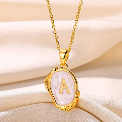 Collier océan plaqué or 18 carats avec initiales au fond de la mer