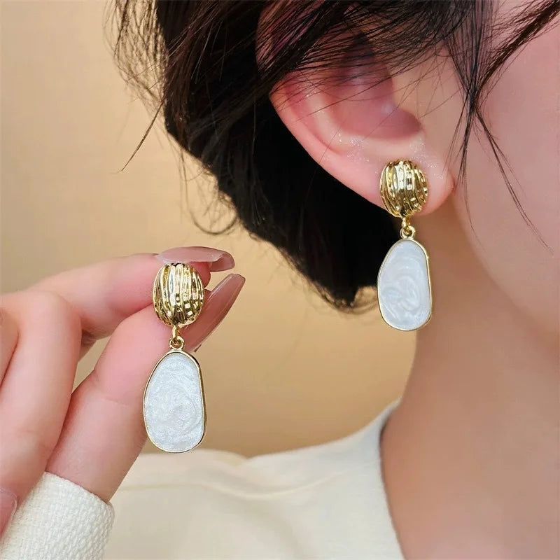 Boucles Ovales™ | Élégance en émail vintage
