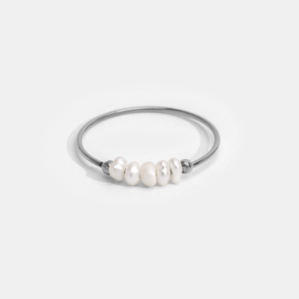Bague classique en argent avec perles d’eau douce