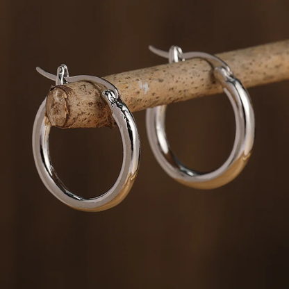 Boucles d'oreilles™ | Créoles en argent poli, élégance