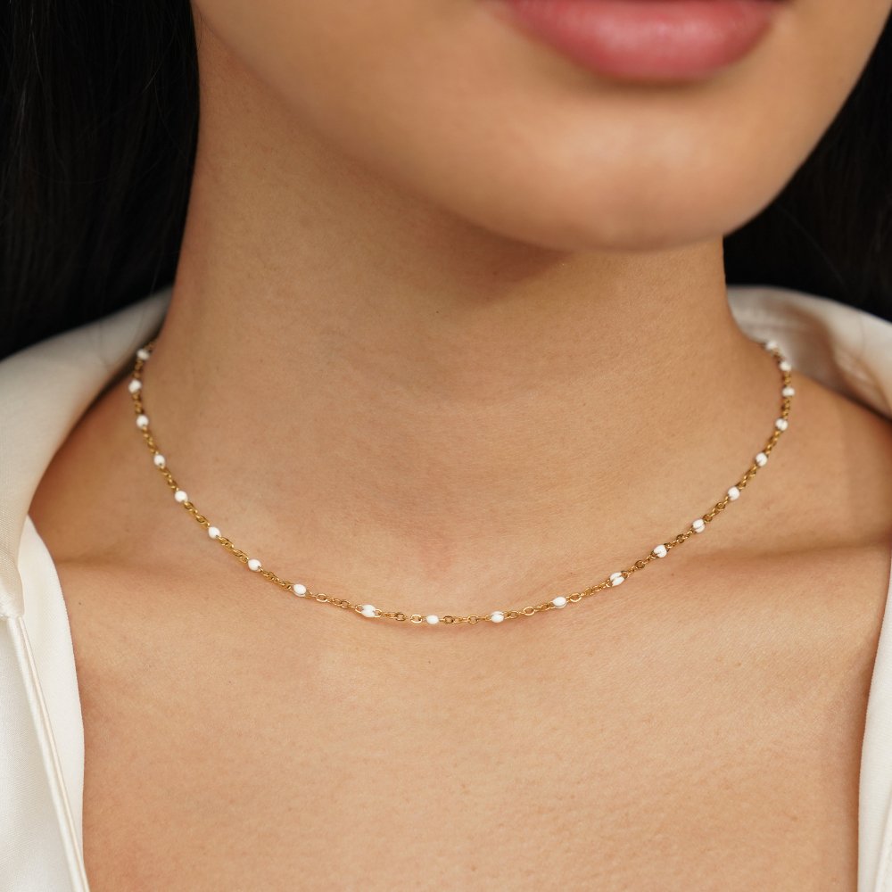 Collier de perles blanches pures