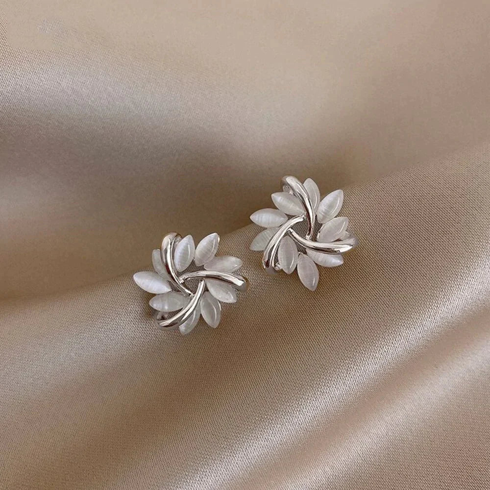 Boucles d’Oreilles Raffinées en Or et Argent Style Clous